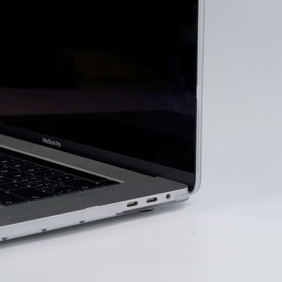 Plastik sert kabuklu koruyucu Macbook kesi kaymaz tabanlı ince mat